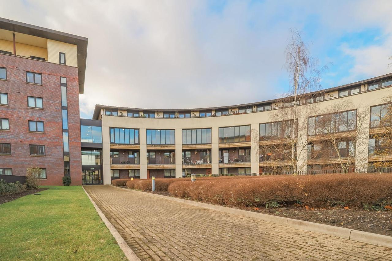 Huntley House Villa Milton Keynes Exterior photo